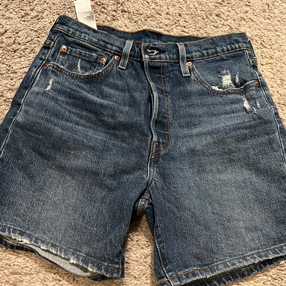 New/ Never Worn 501 Orginal Short Salsa Middle Short (waist 29)